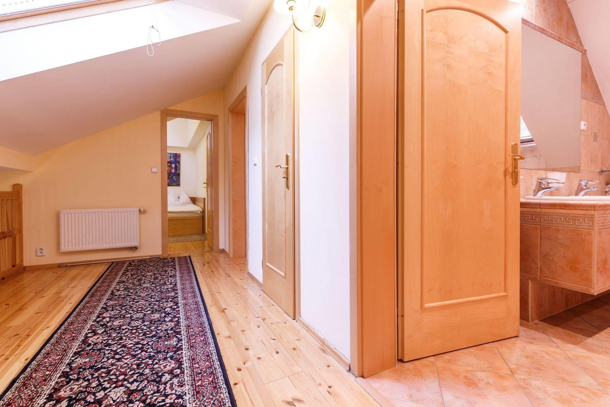 Hotel Maltezsky Kriz Karlovy Vary Ngoại thất bức ảnh