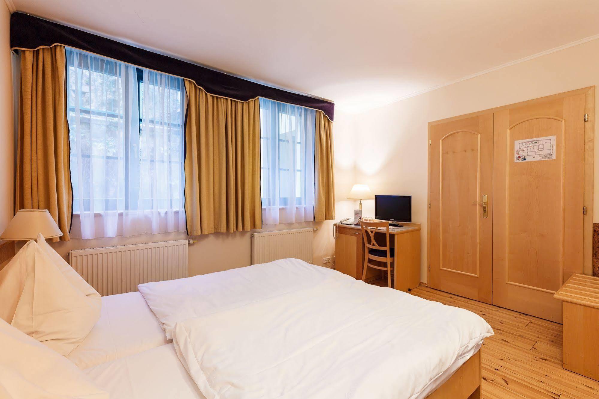 Hotel Maltezsky Kriz Karlovy Vary Ngoại thất bức ảnh