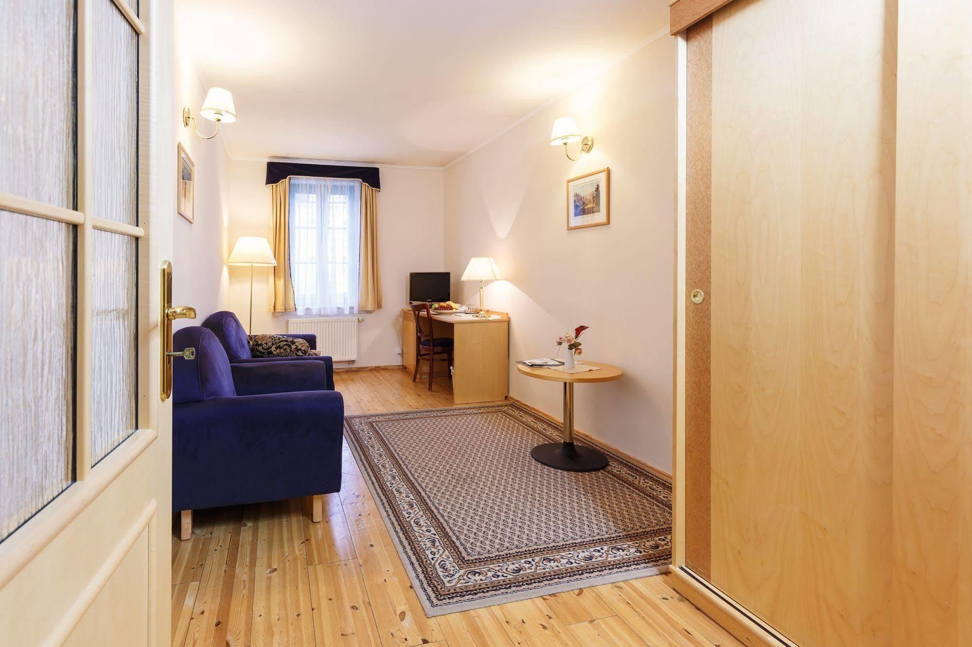 Hotel Maltezsky Kriz Karlovy Vary Ngoại thất bức ảnh